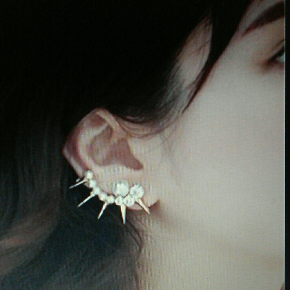 Stylish Pearl Cuff and Stud Earrings New with tag